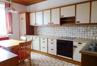 Wohnhaus am Ortsrand (fast Einzellage) mit Doppelgarage