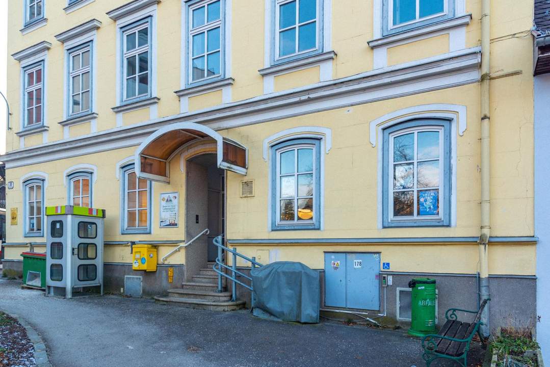 Kleines Büro/Geschäft an der Stadteinfahrt