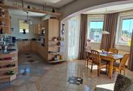 ZWEIFAMILIENHAUS IN ERHÖHTER GRÜNRUHELAGE MIT AUSBLICK