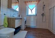 Haus mit zwei getrennten Wohneinheiten in ruhiger Lage