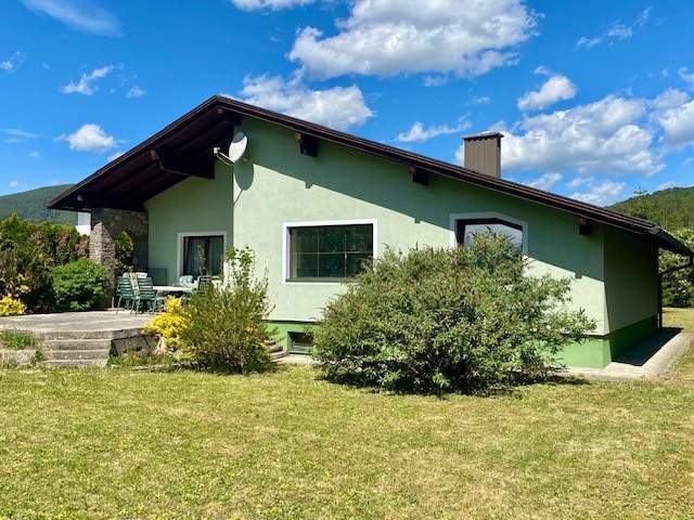 Geräumiger Bungalow mit Garten, Terrasse und Doppelgarage!