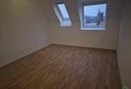 GEMÜTLICHE DACHGESCHOSSWOHNUNG MIT KÜCHE, KLIMA &amp; BALKON!