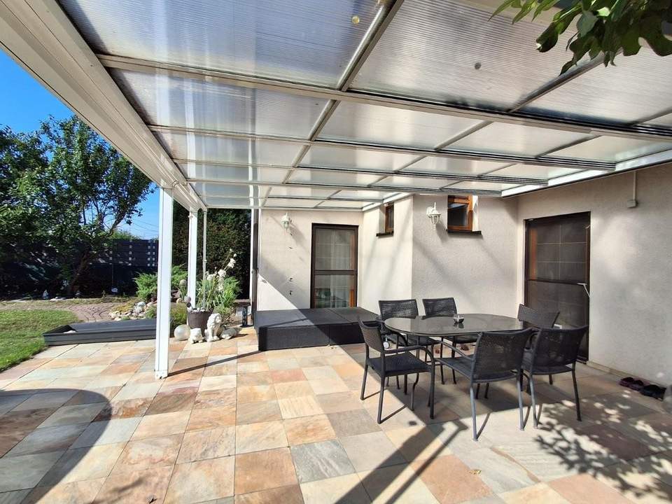 "Kleingartenhaus mit Pool auf Eigengrund nahe Siemensstrasse"