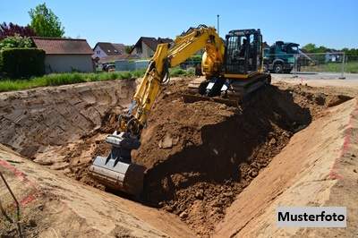 Entwicklungsgrundstück mit Hallenbestand und Abbruchgenehmigung