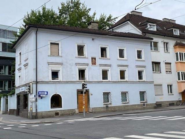 Renovierungsbedürftige, zentral gelegene 3 Zimmerwohnung