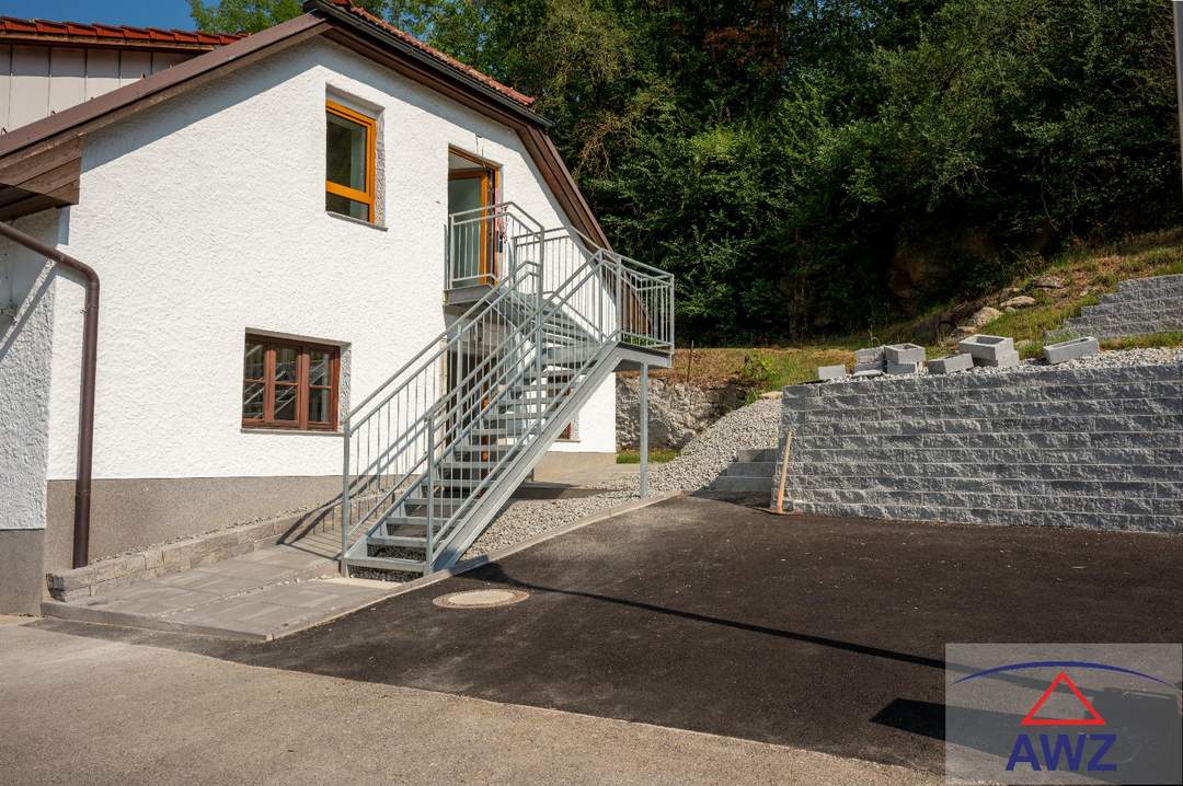 Wunderschöne neue Obergeschoss-Wohnung mit Eigengarten zu verkaufen!