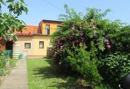 NEU RENOVIERTES EINFAMILIENHAUS MIT NEBENGEBÄUDE