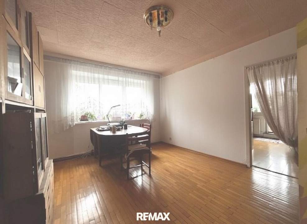 3-Zimmer-Wohnung mit Loggia – Sanierungsobjekt mit Potenzial
