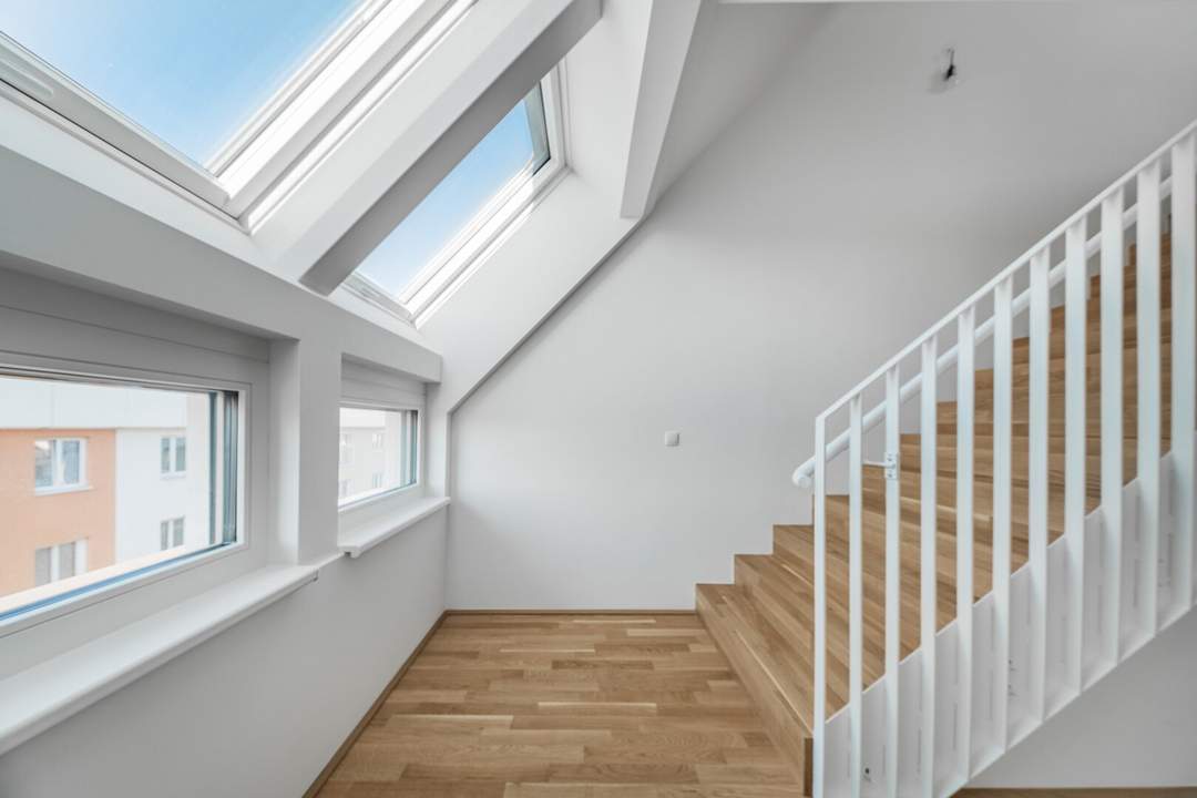 SKY HIGH >> lichtdurchflutete DG-Maisonette mit Dachterrasse >> ideale Verkehrsanbindung