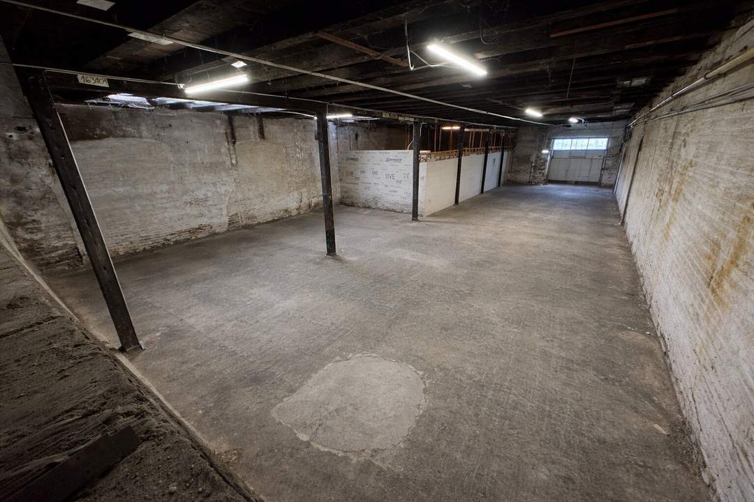 Ihr Firmenstandort? Lagerhalle mit Büro in Mödling, gute Erreichbarkeit, gute Zufahrtsmöglichkeit