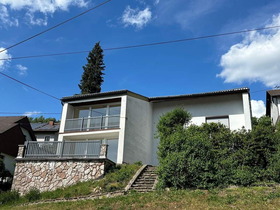 ENGERWITZDORF: IHR WOHNGLÜCK in AUSSERTREFFLING - WOHNHAUS mit ca. 130 m² Wohnfläche + Nebenräume + Garage + Teilunterkellerung