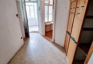 Bring Ideen mit. Der Rest ist da! Tolle Familienwohnung/WG - Selbst Gestalten! Sanierungsbedürftige Altbauwohnung! U-Bahn ums Eck + Traumhaft renoviertes Altbauhaus + Optimalste Infrastruktur und Anbindung!