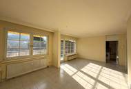 Eine helle, renovierungsbedürftige 3-Zimmer Dachgeschosswohnung &amp; PP // A bright, 3-room attic apartment in need of renovation &amp; parking //