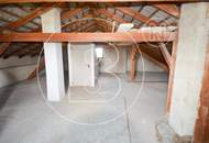 Großes Eckgrundstück mit renovierungsbedürftigem Haus!