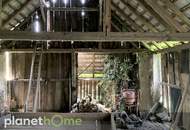 Bauland mit landwirtschaftlichem Gebäude und Altbaumbestand