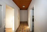 Kleines Haus mit Nebengebäude