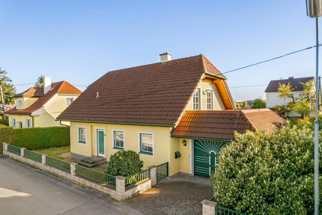 Charmantes Einfamilienhaus mit großer Dachterrasse &amp; Garten