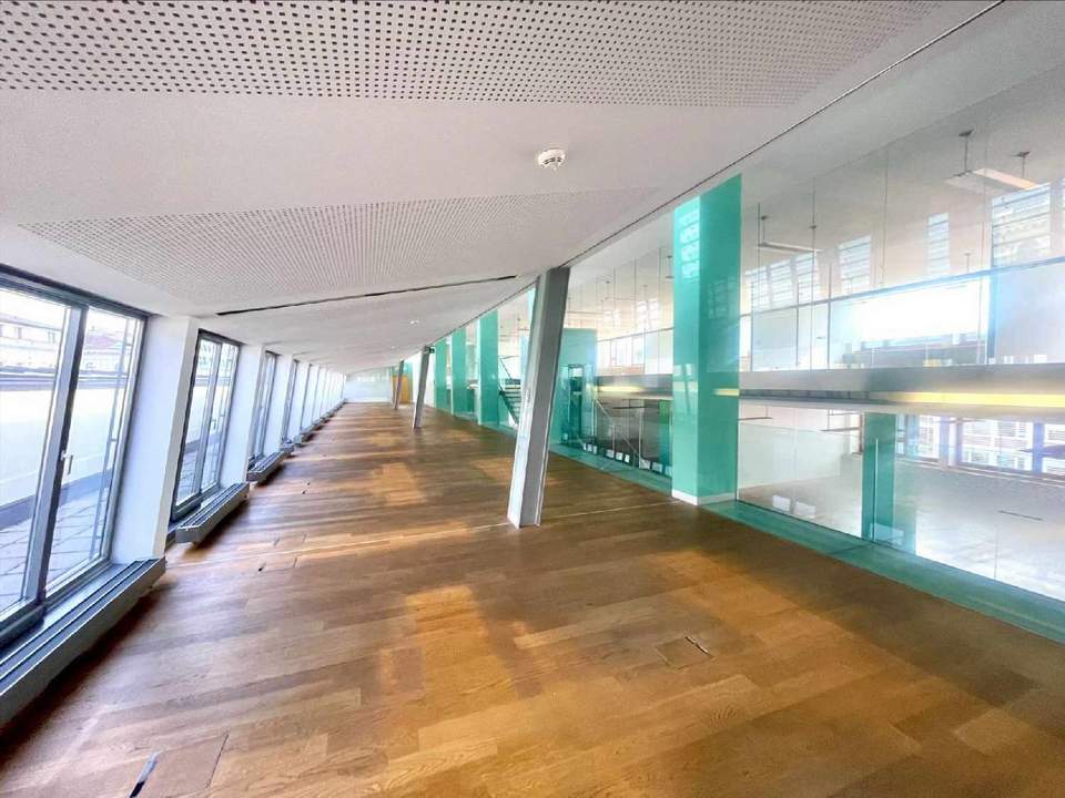 Modernes Open Space Dachgeschossbüro mit großer Terrasse m Wiener Börsegebäude zu mieten
