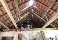 Heiligenkreuz: Sanierungsbed. Bauernhaus mit Obstbaumbestand