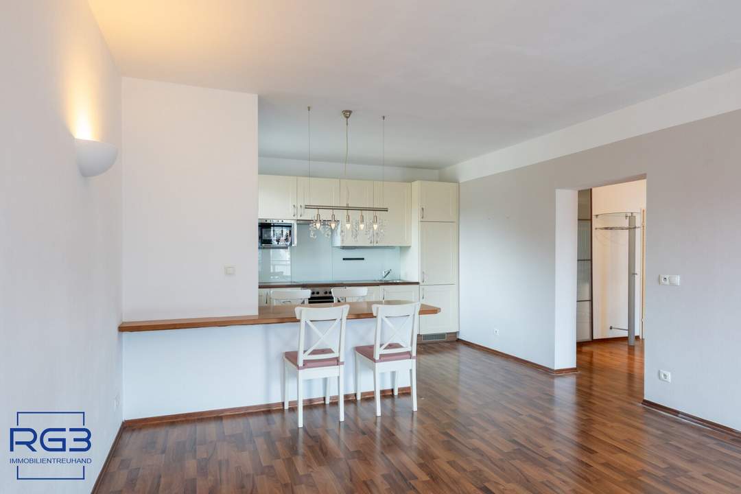 Wohnen mit Weitblick – helle 2-Zimmer-Wohnung im 6. Stock mit Loggia