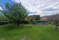 TRAUMHAFTER BUNGALOW SAMT GARAGE MIT MONTAGEGRUBE UND HERRLICHEM, SEHR GEPFLEGEN, IDYLLISCHEN GARTEN IN SEHR GEFRAGTER WOHNLAGE