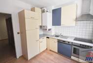 Zwei Zimmer Wohnung mit zwei Loggien, hell luftig und preiswert!