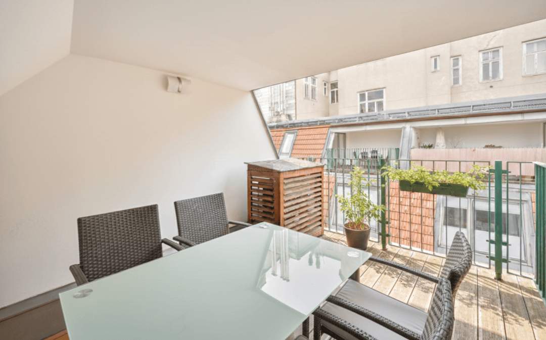 Zwischen Naschmarkt &amp; Mariahilfer Straße: Maisonette mit ruhiger Dachterrasse - VIDEO verfügbar !
