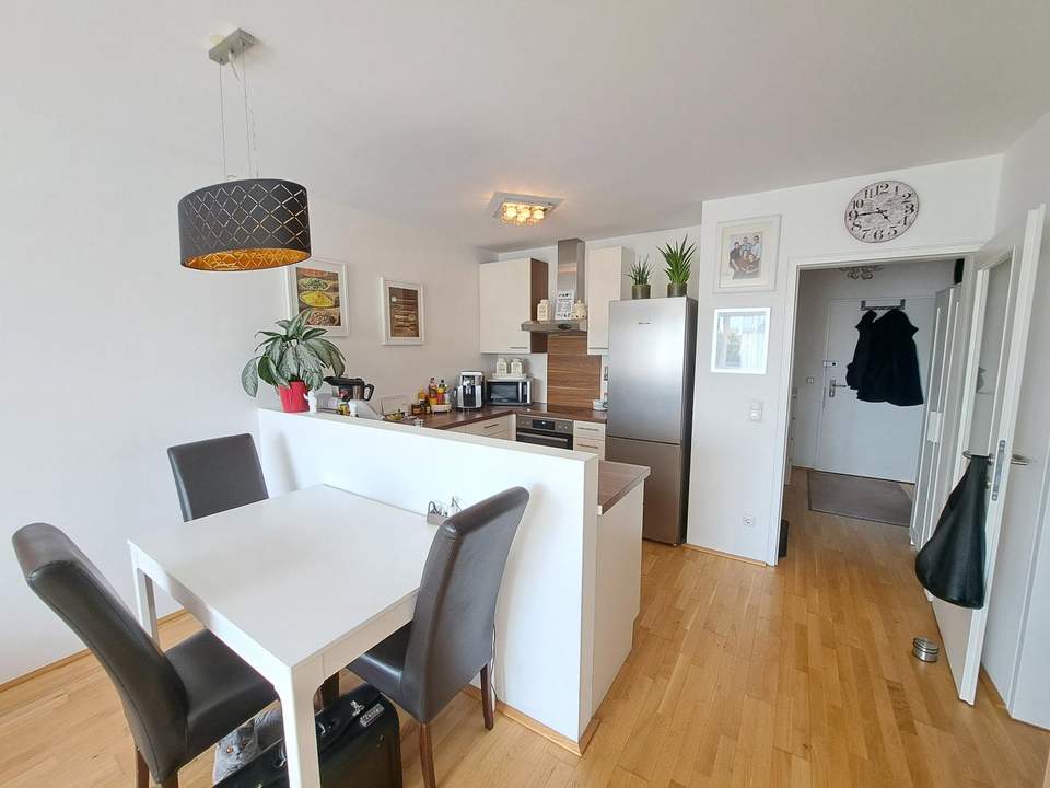 Zentrale Ruhelage – helle 3-Zimmer-Wohnung mit Loggia & Carport