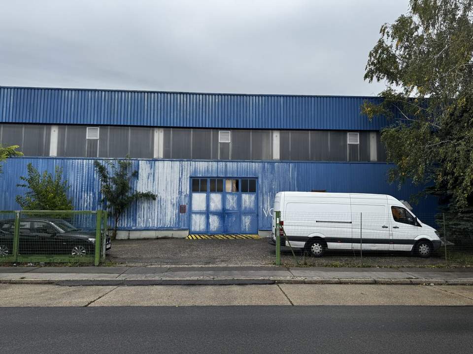 Moderne Halle mit 7 m Höhe und LKW-Zufahrt – ca. 4.445 m² im 21. Bezirk. Flexibel Nutzbar