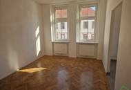 4-ZIMMER-ALTBAUWOHNUNG IN ZENTRALER LAGE *MIT EINBAUKÜCHE*