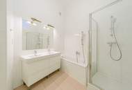 4-Zimmer-Altbauwohnung mit Balkon und Fischgrätparkett in ruhiger Innenhoflage