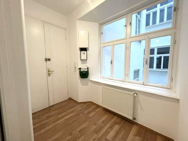 Altbaucharme: sanierte 2-Zimmer-Wohnung mit Potenzial in beliebter Wohngegend