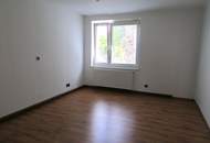 TOP LAGE - NEU RENOVIERTES 4 ZIMMER APARTMENT MIT LOGGIA