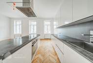 Grosszügige helle 2-Zimmer Altbau-Wohnung in zentraler Lage