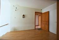 HISTORISCHE WOHNUNG &amp; VIEL PLATZ! 3-Zimmerwohnung-Top 4!