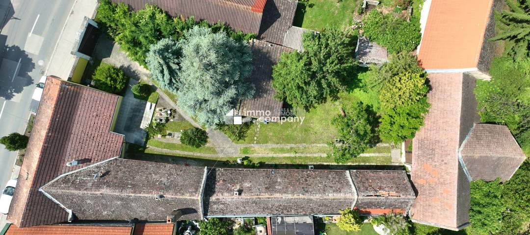 Sanierungsbedürftiges Haus mit Lagerhalle und großen Grund zu verkaufen!