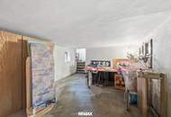 Liegenschaft mit mehreren Nebengebäuden und drei Weinkellern sowie ca. 1.271 m² Grund!