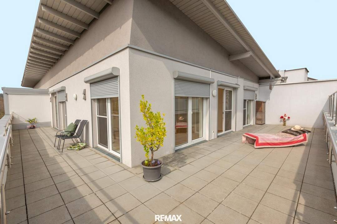 Wohnen mit Komfort: Beeindruckende Dachterrassenwohnung in Toplage!