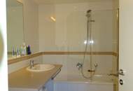 1190! Entzückendes, voll möbliertes DG mit zwei Terrassen und Tiefgaragenplatz!