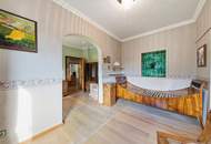 Imposante Landhausstil-Liegenschaft eingebettet in einem idyllischen Gartenparadies mit Schwimmteich und Grünbestand