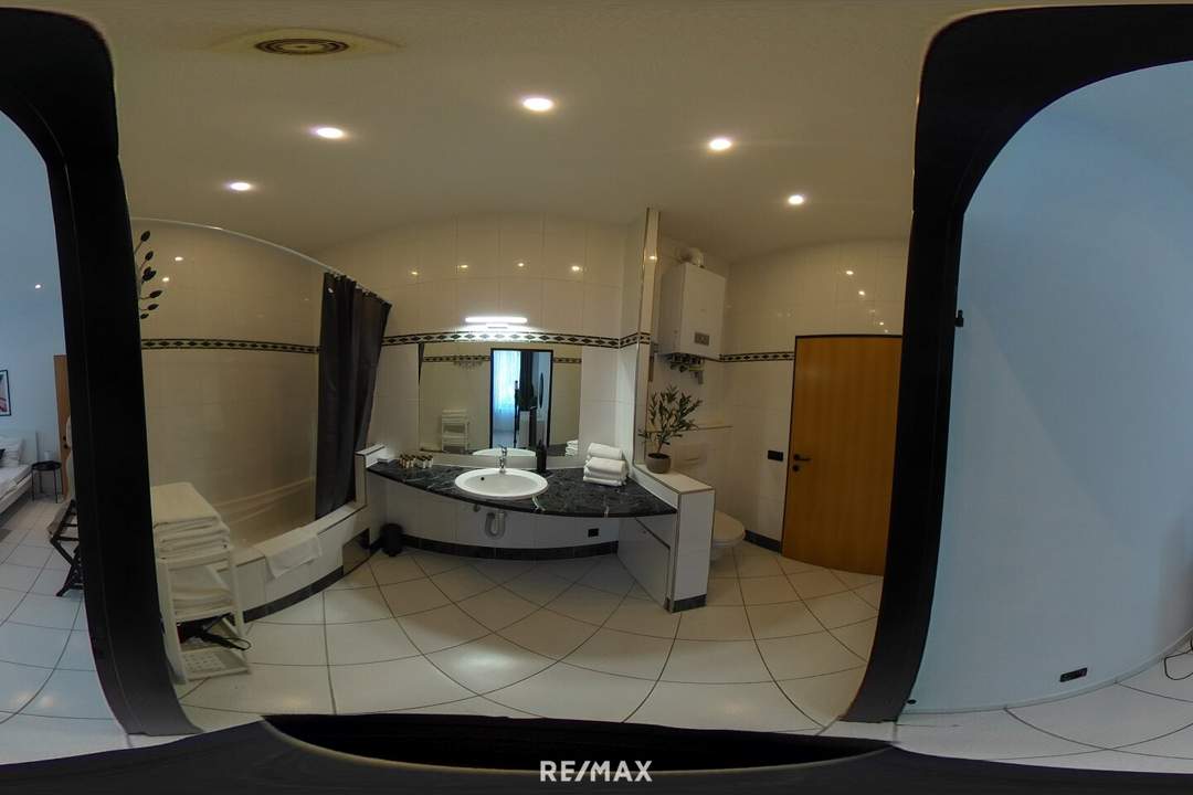 4-Zimmer-Altbau-Wohnung