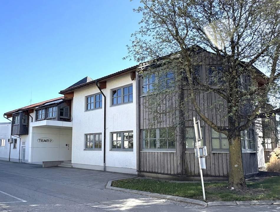 Geschäftshaus mit Entwicklungspotenzial Handel, Büro oder Dienstleistung