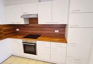 HOLBEINGASSE, UNBEFRISTET, 89 m2 Altbau mit 6 m2 Balkon, Wohnküche, 2 Zimmer, Wannenbad, Parketten, 4. Liftstock