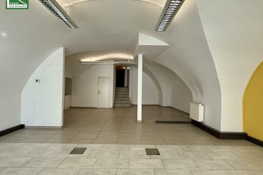Repräsentatives Geschäftslokal in Bestlage am Hauptplatz in Bruck an der Leitha - JETZT ANFRAGEN, Gewerbeobjekt-miete, 1.221,30,€, 2460 Bruck an der Leitha
