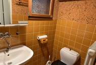 Sanierungsbedürftiges Einfamilienhaus mit großzügiger Terrasse und schönem Baumgarten