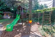 1170 AM HEUBERG: GROßZÜGIGER FAMILIENWOHNSITZ MIT INDOORPOOL, WELLNESS, GARTEN & WIEN-BLICK