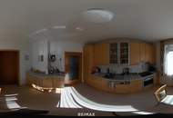 *** Gemeinschaftsprojekt oder Investment? Zwei Häuser, sechs Stellplätze, großes Grundstück in Toplage! ***