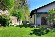 Unterkellerter Bungalow mit traumhaftem Garten u. Doppelgarage in zentraler Lage!