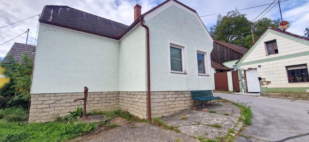 Kleines, sanierungsbedürftiges Miethaus in ruhiger Lage mit vielseitig nutzbarem Nebengebäude