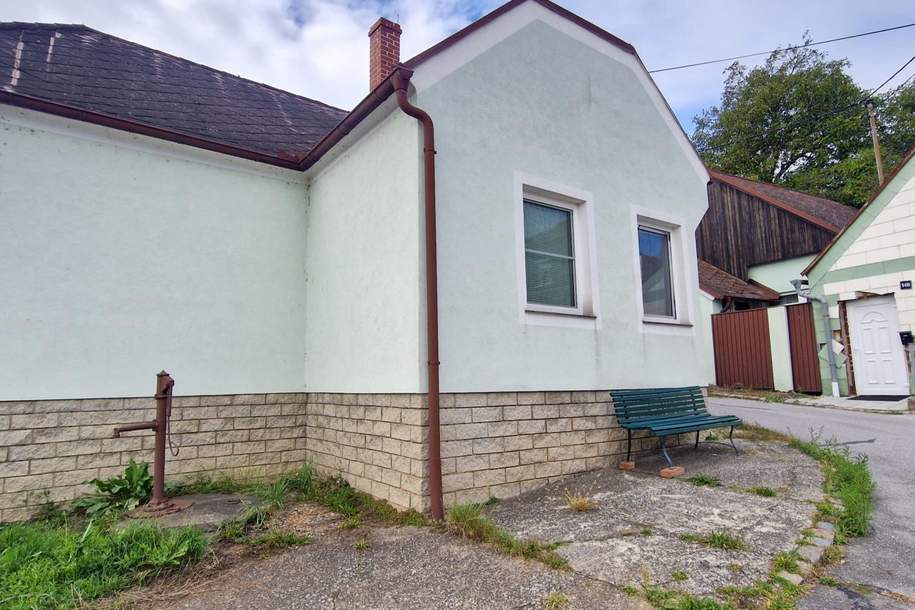 Kleines, sanierungsbedürftiges Miethaus in ruhiger Lage mit vielseitig nutzbarem Nebengebäude, Haus-miete, 780,00,€, 2145 Mistelbach